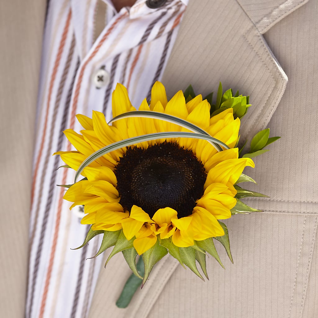 Free Spirit Boutonniere – De Santis Florist Inc, Columbus OH